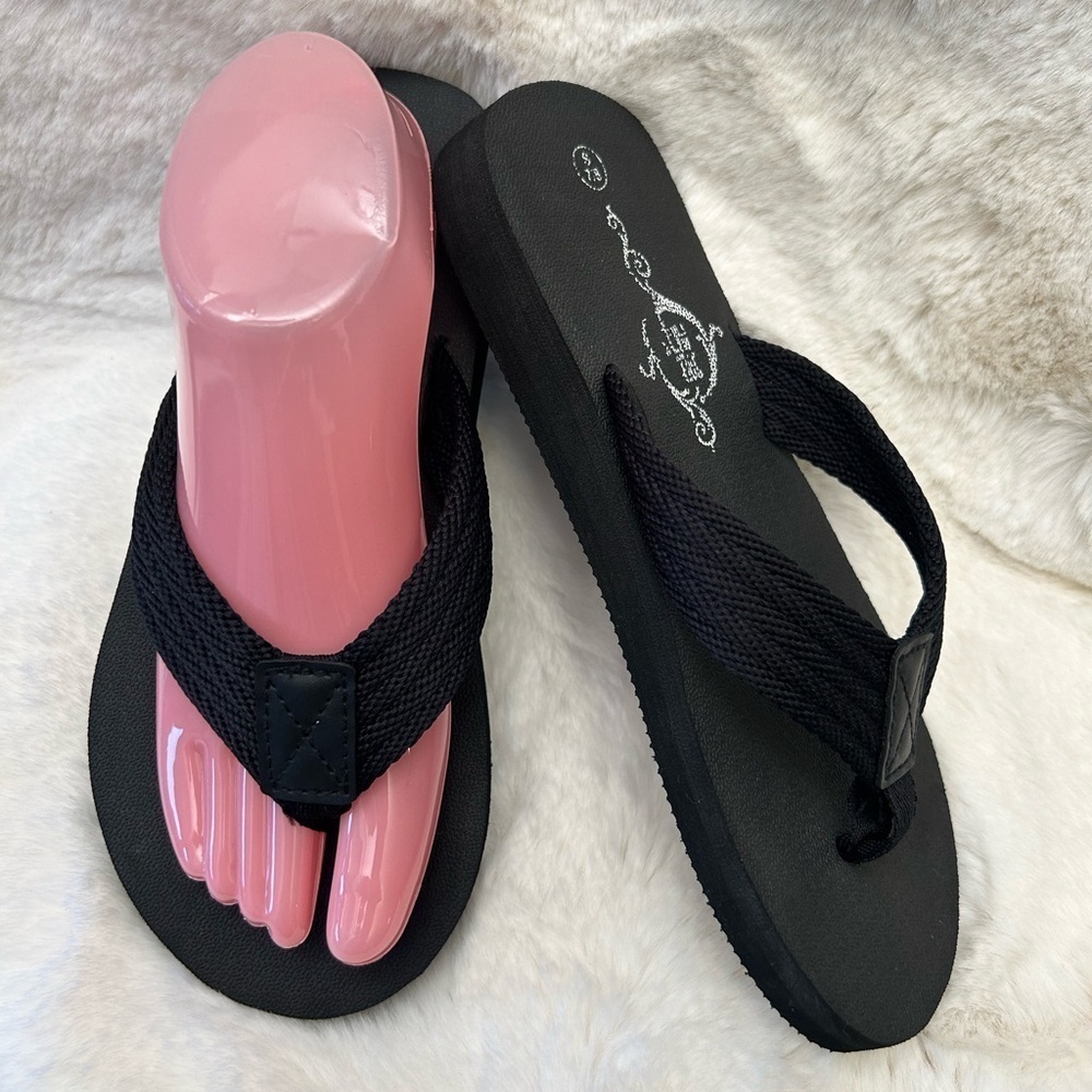 Sole Mates black flip flop Sandals with‎ Classic Thong Design Sz-7.5.  K